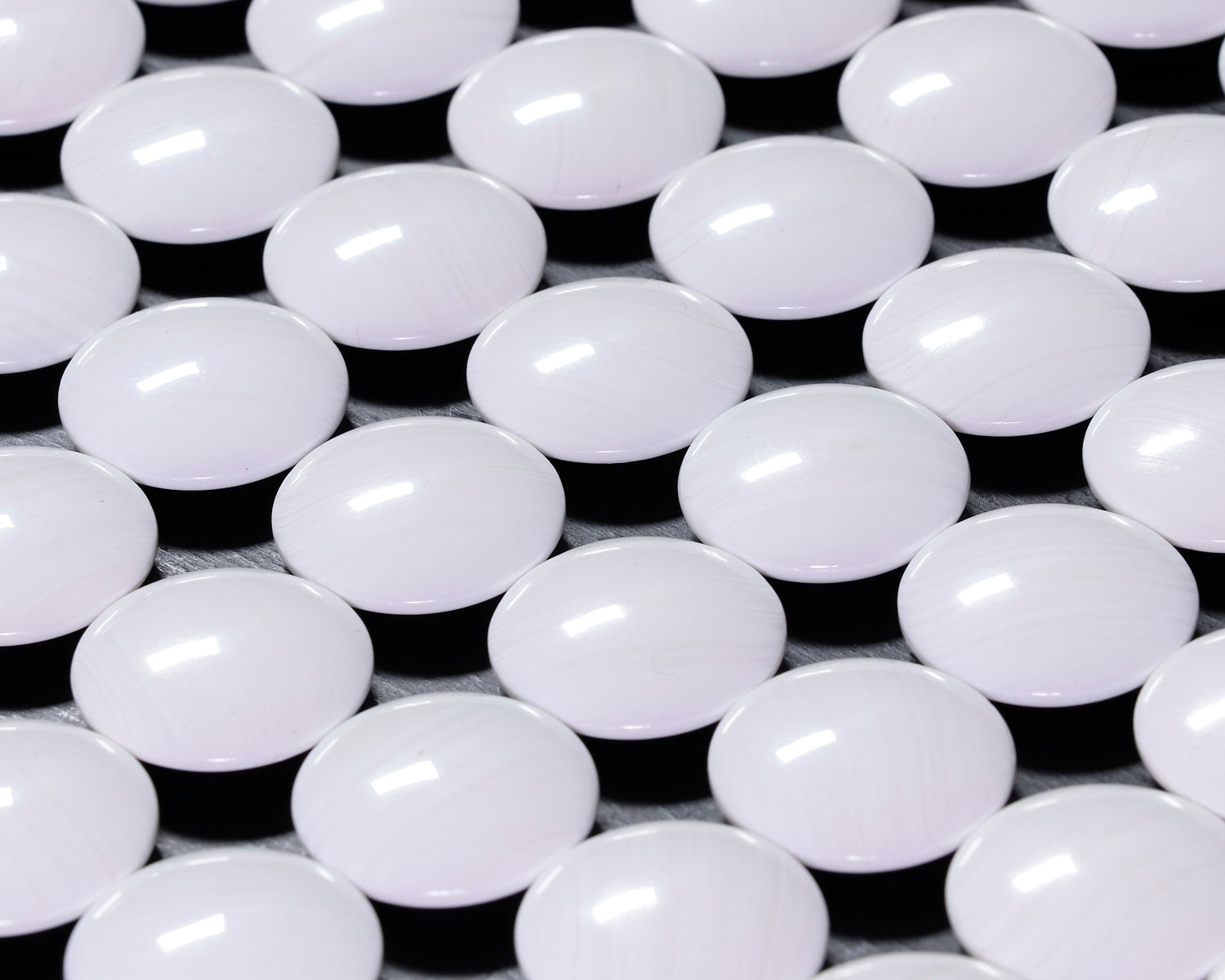 Legendary Hyuga Special Clamshell Go Stones, BLUE Label Snow grade, Si kurokigoishiten