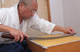 Board craftsman Mr. YOSHIDA made Hyuga Kaya Go board with legs "Ten-masa" 3.4-Sun (thick about 105 mm) No.74023F *Off-spec