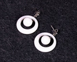 Clamshell Go stone pierced earrings Circle motif 2405-HMD-25