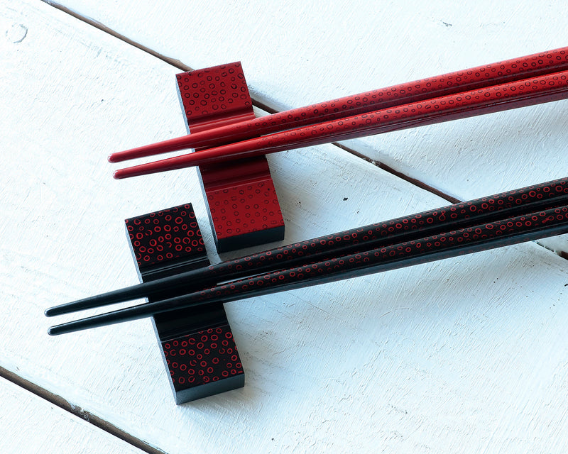 Traditional craft "Tsugaru-nuri / Nanako-nuri" finish "[Meoto-bashi] Chopstick and chopstick rest set for married couple Black/Akane(madder red) color"