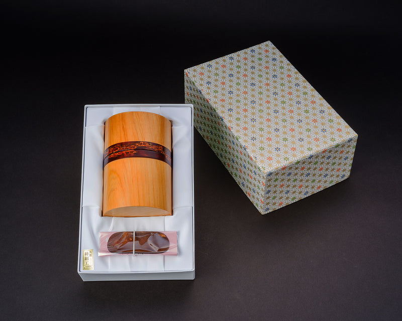 「八柳（やつやなぎ）」製作 樺工芸品 「桜とヒバの茶筒 大 + 茶み」 402-YGK-05