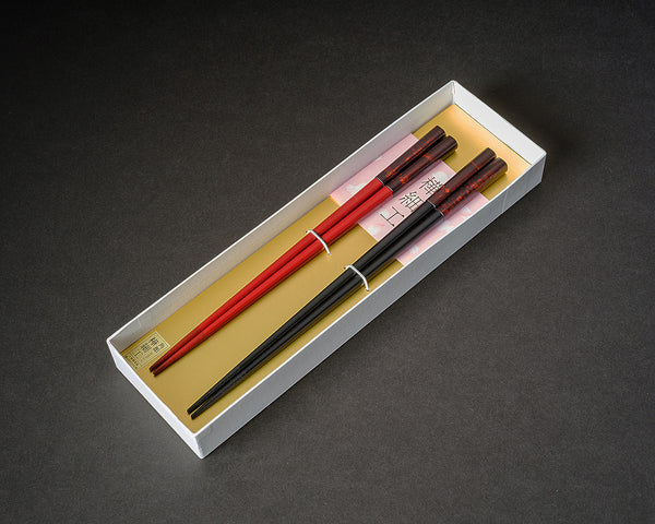 Collaboration product by "Yatsu-yanagi" and "Kawatsura-nuri" chopstick craftsman "Mr.Takashi Abe" / Cherry bark "Kawatsura-nuri" [Meoto-bashi] Chopsticks set 402-YGK-22
