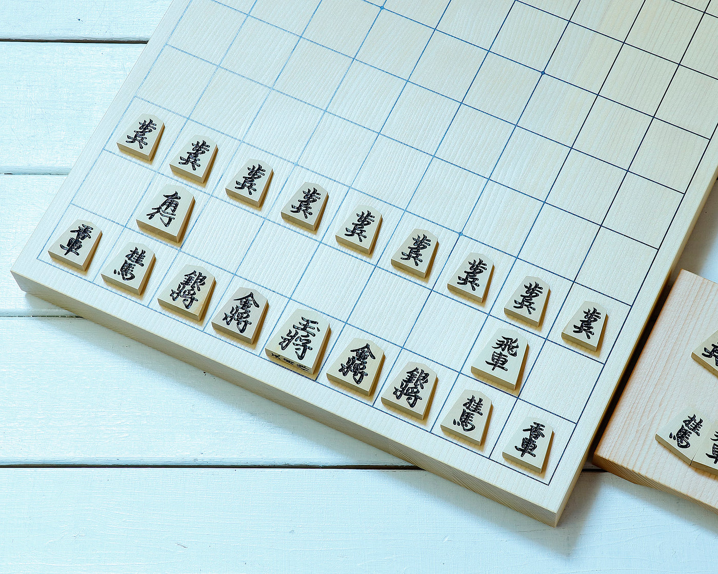 シャム黄楊上彫駒+新榧卓上将棋盤＋駒台 将棋3点セット 412-SS-01