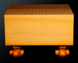 Japan grown Hon Kaya made Kiura Go board with legs (6.9-Sun/210 mm thick) No.71146F *Off-spec