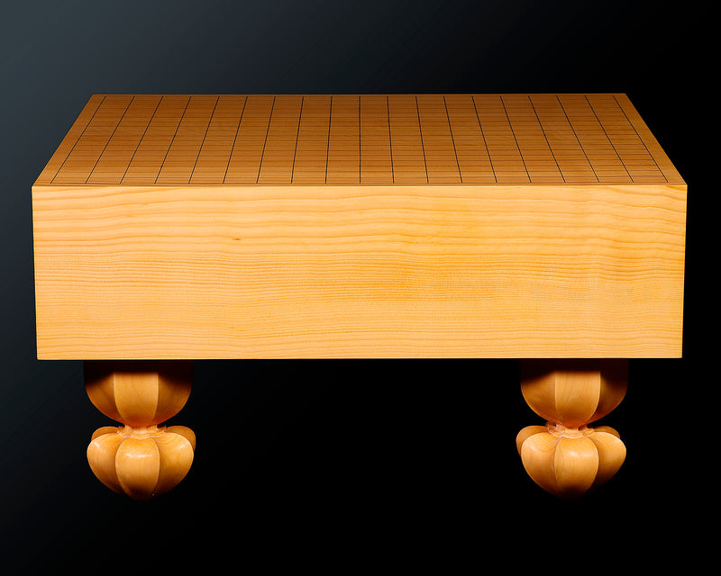 Board craftsman Mr. YOSHIDA made Hyuga Kaya Go board with legs "Ten-masa" 4.1-Sun (thick about 125 mm) No.74029F *Off-spec