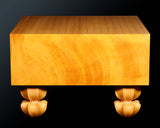 601-YDB-01 Board craftsman Mr. Torayoshi YOSHIDA made Hyuga Kaya Go Board with Legs Tenchi-masa 5.3-Sun (about 161 mm thick) No.74030F
