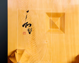 601-YDB-01 Board craftsman Mr. Torayoshi YOSHIDA made Hyuga Kaya Go Board with Legs Tenchi-masa 5.3-Sun (about 161 mm thick) No.74030F
