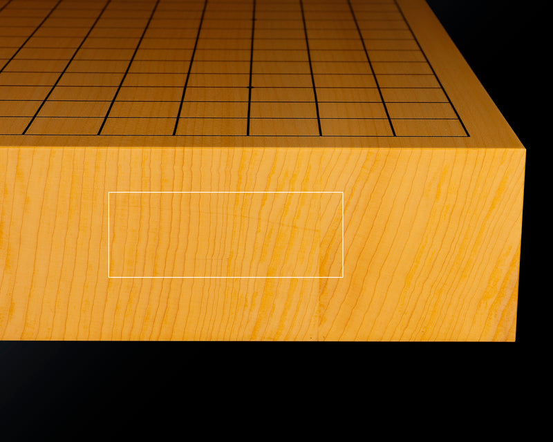 Board craftsman Mr.Miura of Yachimata Gobanten made Japan grown Hon-Kaya Table Go board Ten-masa (Masame) 2.0-sun / 61 mm thick 4-piece composition board Haguruma-mori finish lines >*Off-spec No.75015