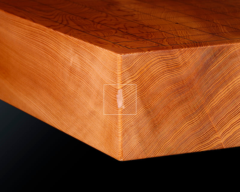 Contemporary Master Go board Craftsman Mr.Kumasu made Yakusugi(Yakushima Cedar) table Go board with figured grain 2.1-Sun(thickness: approx. 64 mm) No.77011F *Off-spec