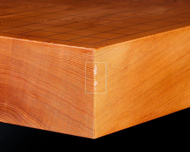 Contemporary Master Go board Craftsman Mr.Kumasu made Yakusugi(Yakushima Cedar) table Go board with figured grain 2.1-Sun(thickness: approx. 64 mm) No.77011F *Off-spec