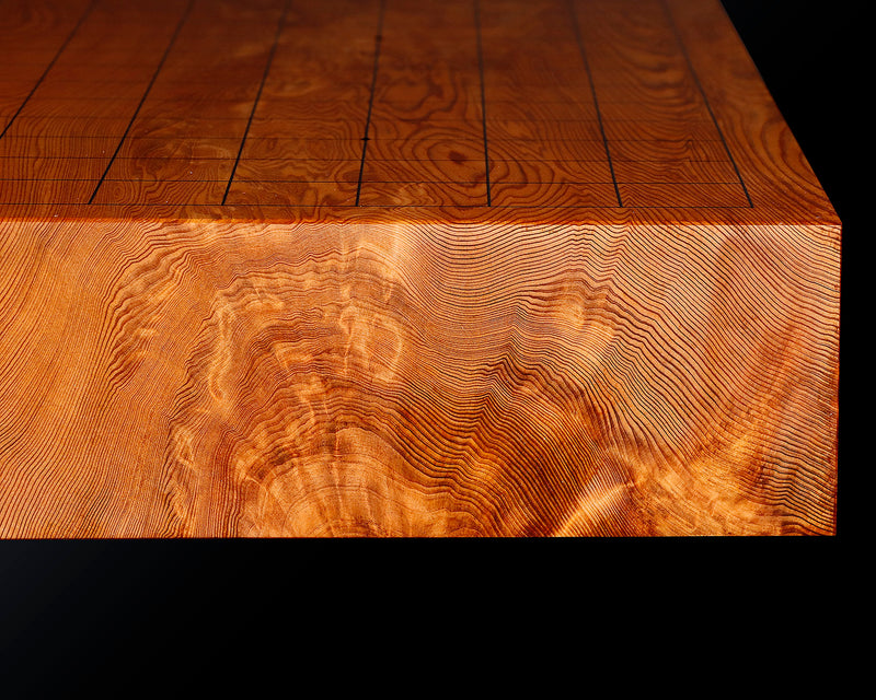 Contemporary Master Go board Craftsman Mr.Kumasu made Yakusugi(Yakushima Cedar) table Go board with figured grain Oily burl 1.8-Sun(thickness: approx. 55 mm) No.77013F *Off-spec