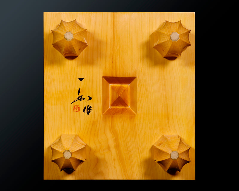 Board craftsman Mr. Torayoshi YOSHIDA made Japan grown Kaya Shihou-masa 5.6-Sun (about 171 mm thick) Shogi Board with legs No.84007F