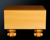 Board craftsman Mr. Torayoshi YOSHIDA made Hyuga Kaya Kiura 5.6-Sun (about 170 mm thick) Shogi Board with legs No.84008F