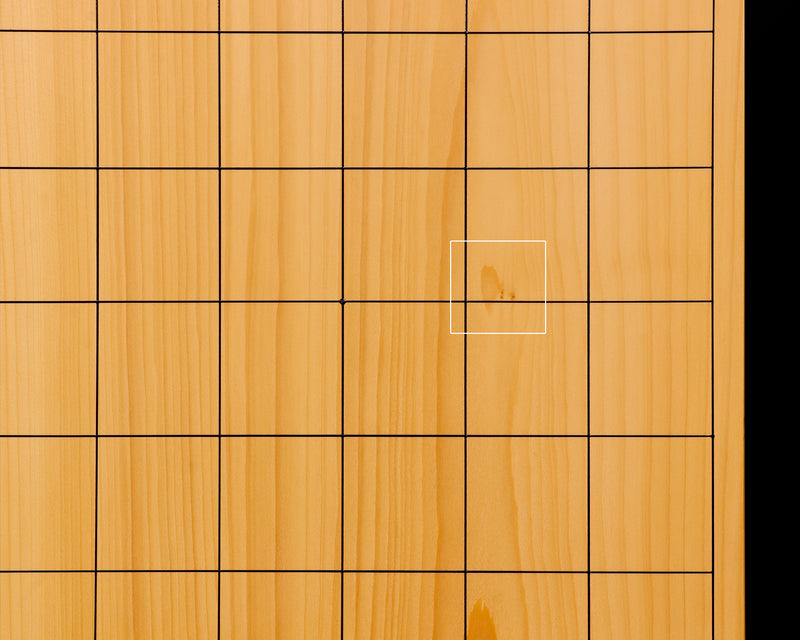 Board craftsman Mr. Torayoshi YOSHIDA made Hyuga Kaya Kiura 5.6-Sun (about 170 mm thick) Shogi Board with legs No.84008F