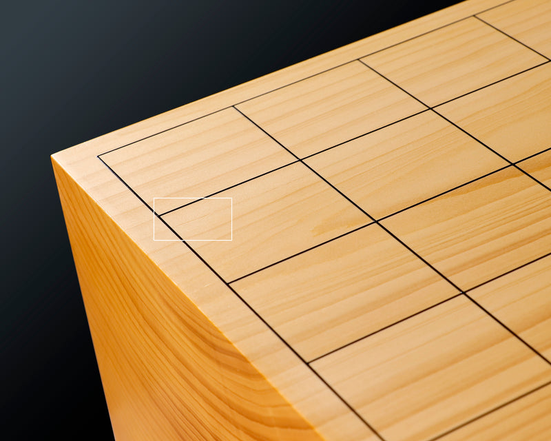 Board craftsman Mr. Torayoshi YOSHIDA made Hyuga Kaya Kiura 5.6-Sun (about 170 mm thick) Shogi Board with legs No.84008F