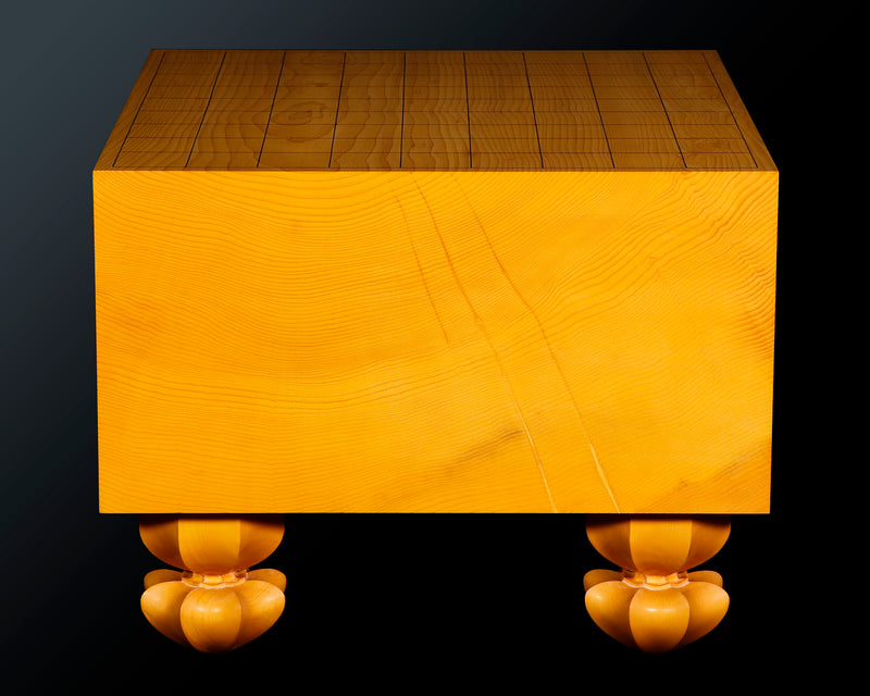 Board craftsman Mr. Torayoshi YOSHIDA made Japan grown Kaya Kiura 5.8-Sun (about 177 mm thick) Shogi Board with legs No.84009F