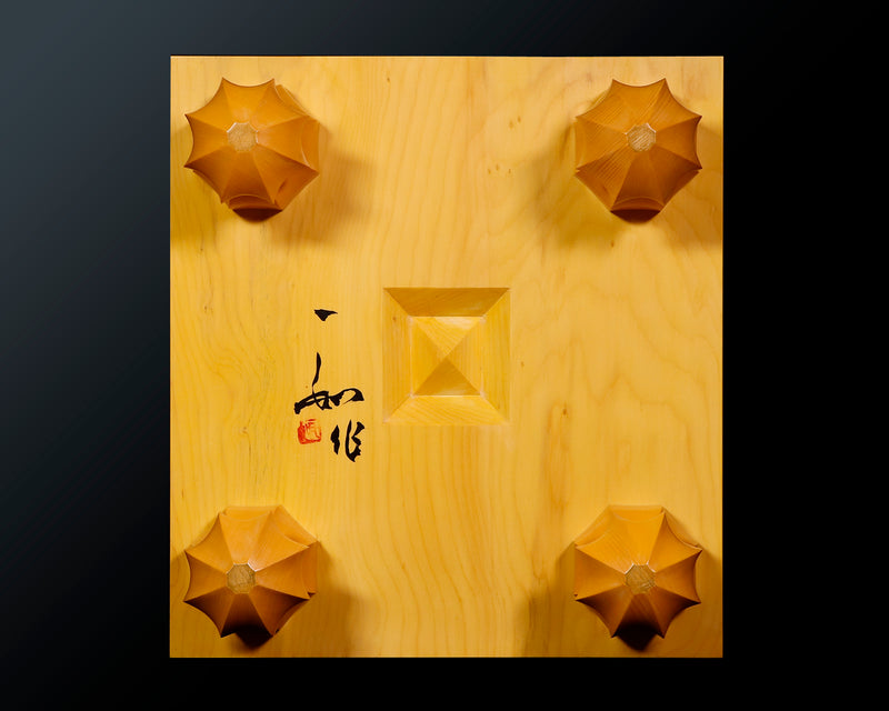 Board craftsman Mr. Torayoshi YOSHIDA made Japan grown Kaya Kiura 5.8-Sun (about 177 mm thick) Shogi Board with legs No.84009F