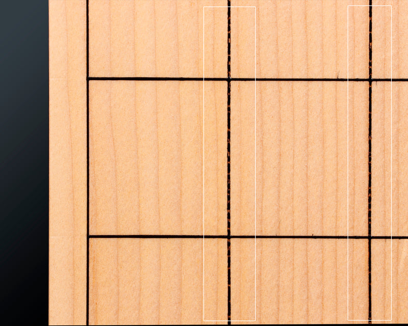 Board craftsman Mr. Torayoshi YOSHIDA made Shin kaya [Spruce wood] Shihou-masa 2.0-Sun (about 62 mm thick) Table Shogi Board No.89030