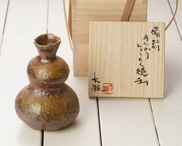 Bizen Pottery Artist "森 大雅 / Taiga Mori" made "Tehineri Hyotan Tokkuri / Gourd Sake Bottle" JAC-BZM-404-M17