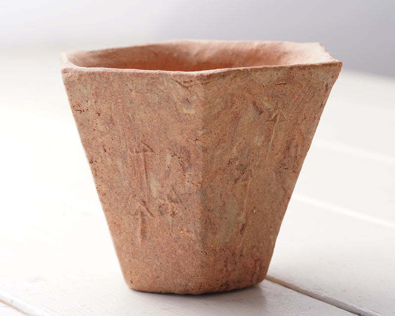 『2025 Christmas SALE』511-CSP-08 【Christmas gift set featuring a Bizen ware Gendo-rokkaku Mugcup and Saucer / Gendo hexagonal Mugcup and Saucer and a Rim Plate】