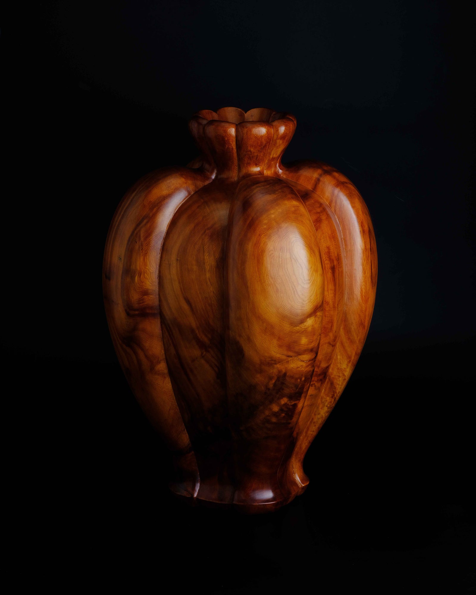 JAC-YBK-504-02 川下幸徳氏製作 屋久杉 花柄文様 飾り壺 – kurokigoishiten