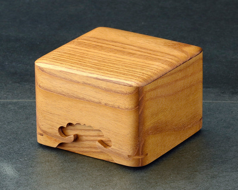 November 17th, "Shogi Day" Special Shima Kuwa [Island mulberry] made Shogi pieces Box 411-KB-05