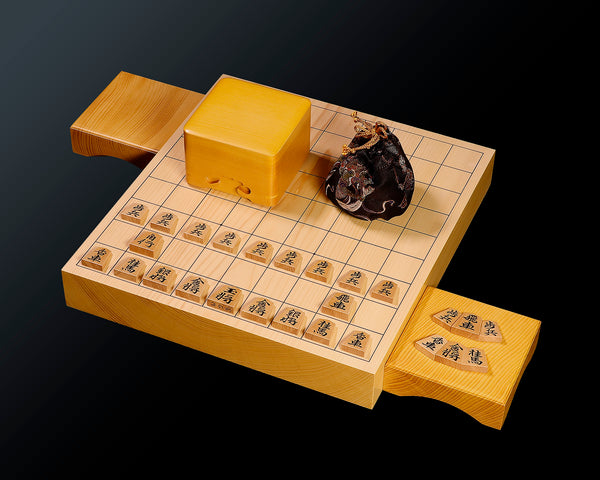 将棋盤と黄楊上駒 御蔵島本黄楊、薩摩黄楊 将棋駒 – kurokigoishiten