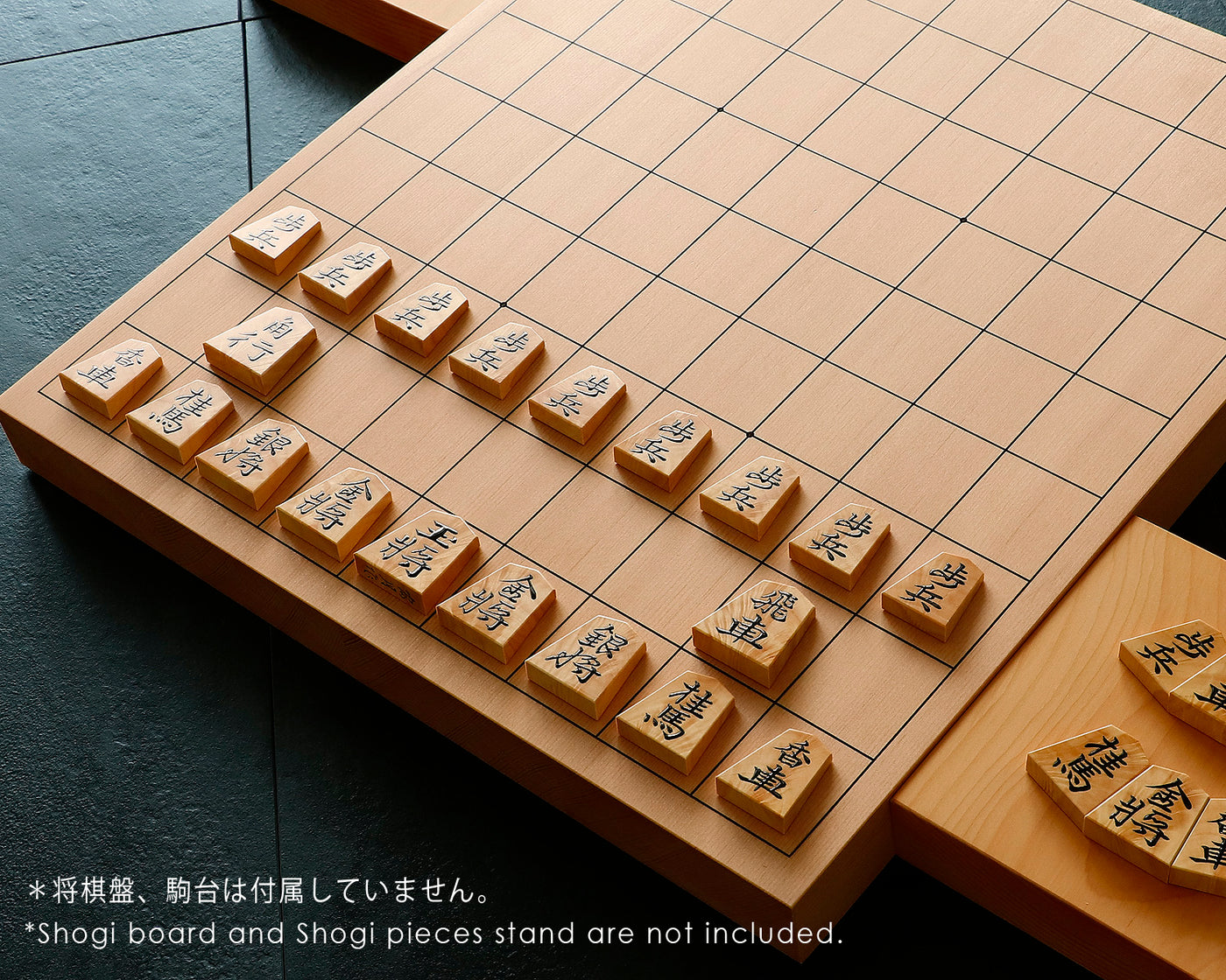▲松岳作錦旗島黄楊孔雀杢盛上将棋駒▲桐製平箱付　骨董品　希少品 駒師 富月作 薩摩本黄楊 孔雀杢（くじゃくもく） 錦旗 盛揚げ(上げ