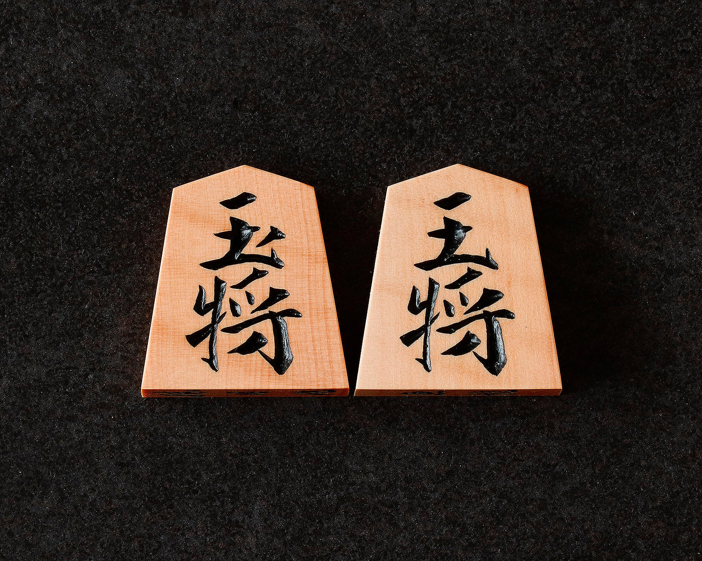 駒師 勝月（しょうげつ）作 御蔵島本黄楊 斑（ふ）入り 魚龍書 手彫り