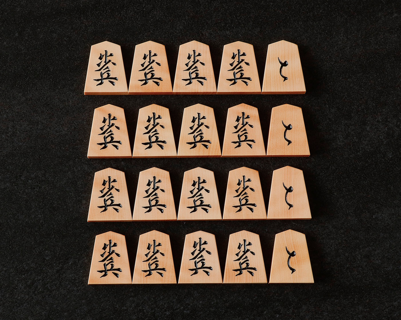 駒師 勝月（しょうげつ）作 御蔵島本黄楊 斑（ふ）入り 魚龍書 手彫り 