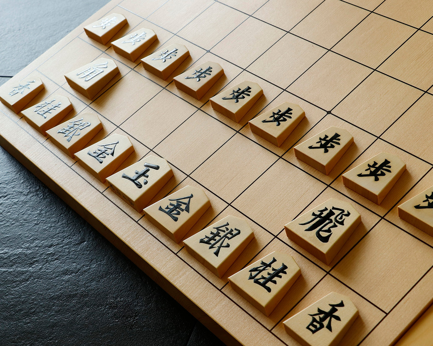 駒師 宗月（そうげつ）作 御蔵島本黄楊 赤柾 一字彫 盛揚げ(上げ)将棋