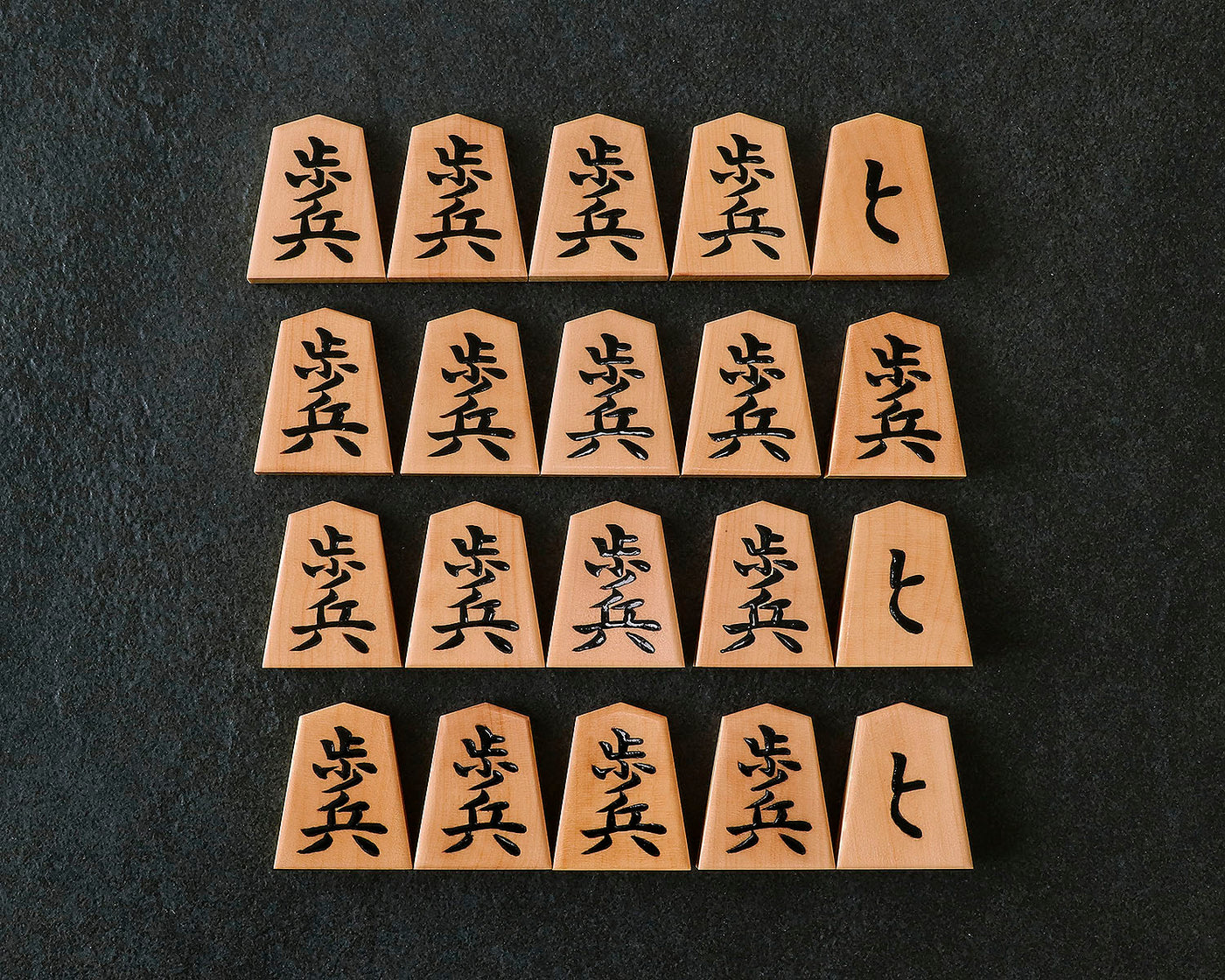駒師 宗月（そうげつ）作 御蔵島本黄楊 柾目 奥野錦旗 盛揚げ将棋駒