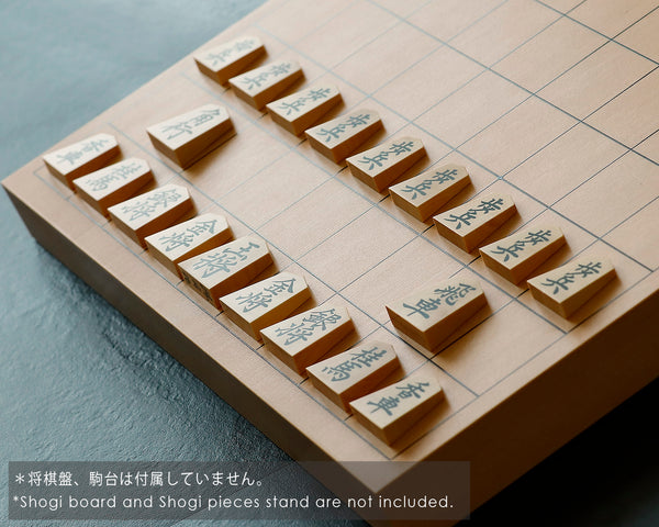 November 17th, "Shogi Day" Special Shogi pieces craftsman "Sho-getsu 勝月" made Mikurajima-hon-tsuge (Mikura Island grown boxwood) Ryoko-sho (Ryoko script) Engraved and Filled-in Shogi pieces 411-KM-04