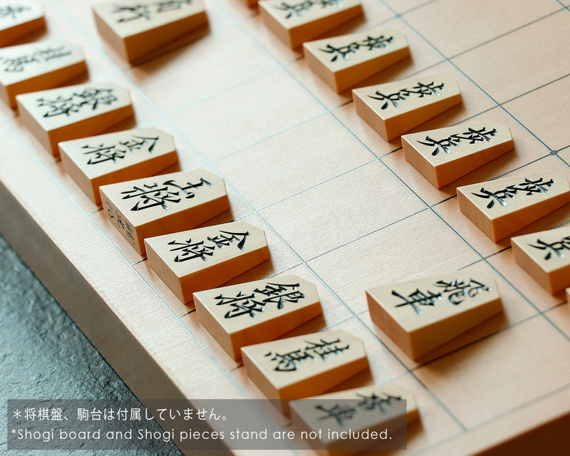 November 17th, "Shogi Day" Special Shogi pieces craftsman "Yuko 雄光" made Mikurajima-hon-tsuge (Mikura Island grown boxwood) Ryoko-sho (Ryoko script) Engraved Shogi pieces 411-KM-05