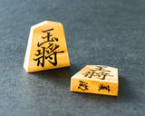 November 17th, "Shogi Day" Special Shogi pieces craftsman "Yusei 友生" made Mikurajima-hon-tsuge (Mikura Island grown boxwood) Ryoko-sho (Ryoko script) mori-age (embossed) Shogi pieces 411-KM-01