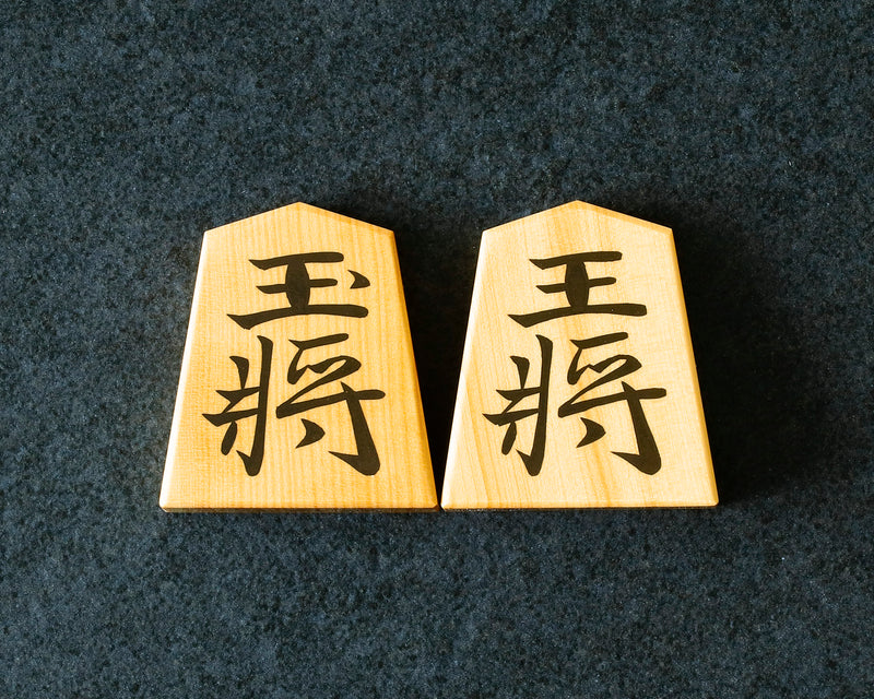 November 17th, "Shogi Day" Special Shogi pieces craftsman "Yusei 友生" made Mikurajima-hon-tsuge (Mikura Island grown boxwood) Souho-konomi/Souho-gonomi (the script favored by Souho) Engraved and Filled-in Shogi pieces 411-KM-02