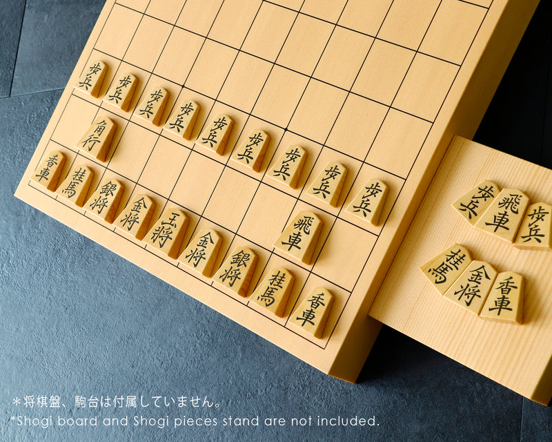 November 17th, "Shogi Day" Special Shogi pieces craftsman "Yusei 友生" made Mikurajima-hon-tsuge (Mikura Island grown boxwood) Ryoko-sho (Ryoko script) Engraved and Filled-in Shogi pieces 411-KM-03