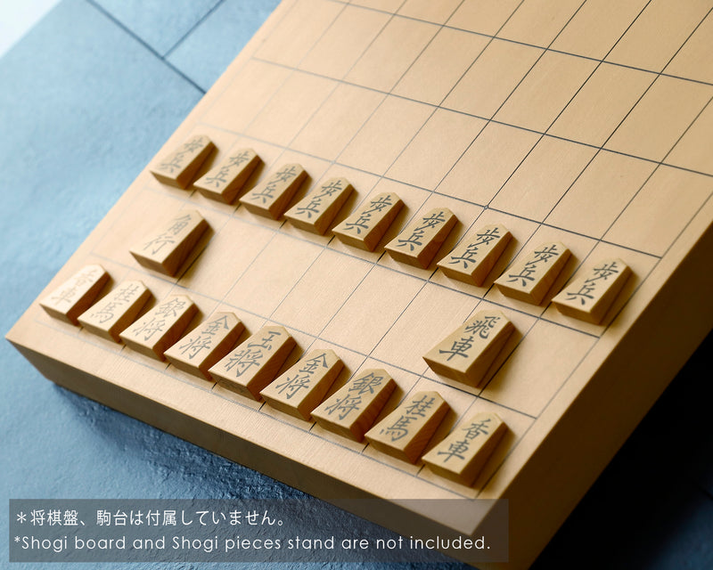 November 17th, "Shogi Day" Special Shogi pieces craftsman "Yusei 友生" made Mikurajima-hon-tsuge (Mikura Island grown boxwood) Ryoko-sho (Ryoko script) Engraved and Filled-in Shogi pieces 411-KM-03