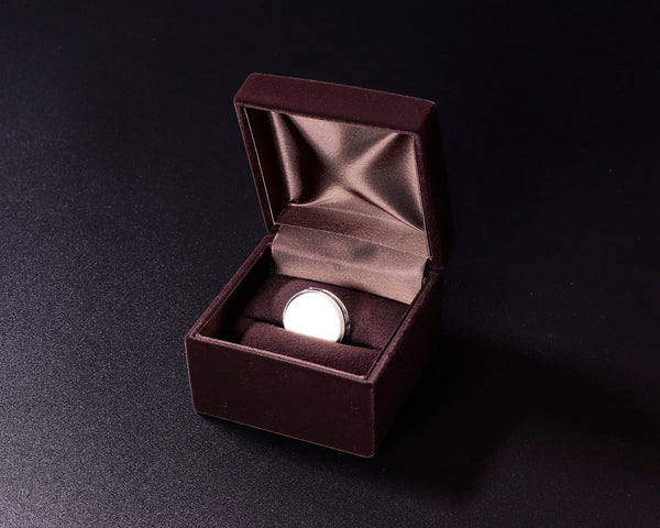 Clamshell Go Stone Golf Ball Marker in gift case