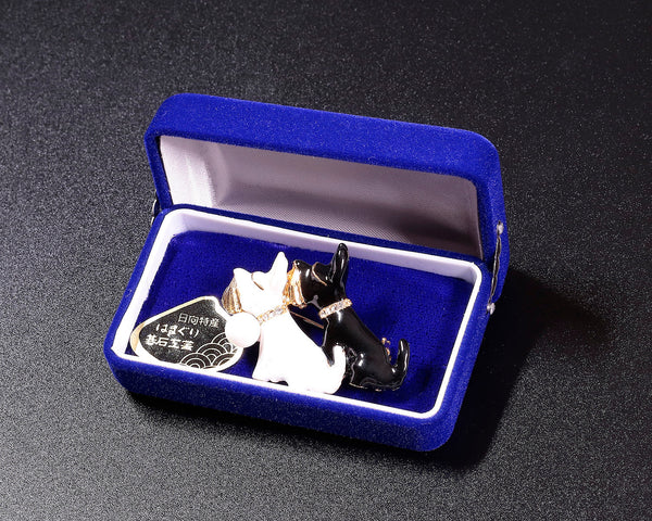 Brooch (two dogs in black and white) 2405-HMD-07