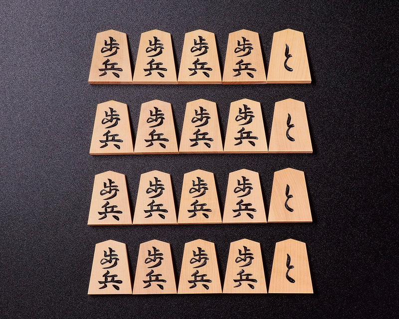 Shogi pieces craftsman "竹風 (Chikufu) " made Mikura Island grown hon-tsuge (boxwood), Kinki-sho (Kinki script), Super high carved Shogi pieces