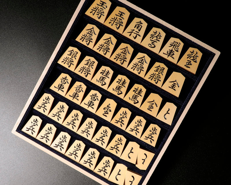 Board craftsman Mr. Torayoshi YOSHIDA made Japan grown kaya Shogi