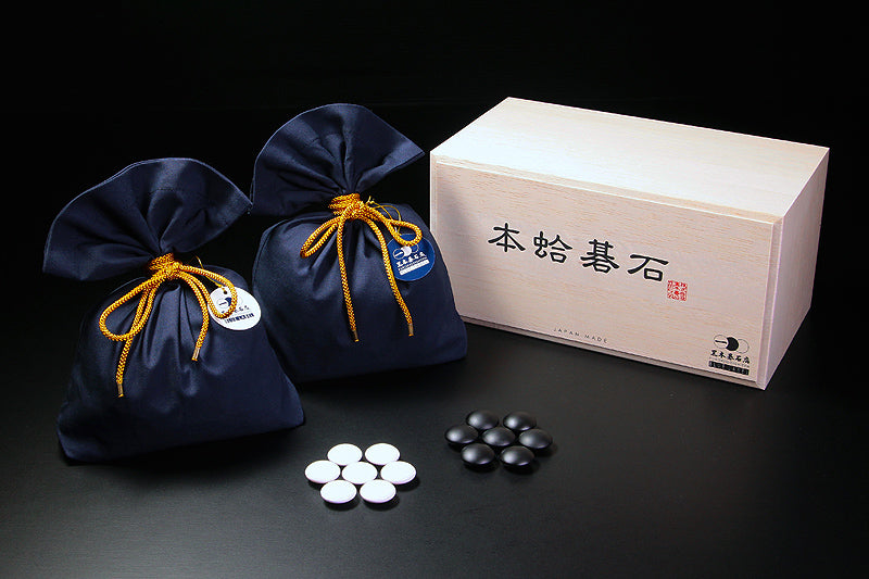 Manager's Recommended 3-Piece Go Set - ④ Exquisite combination!! Clamshell Go Stones, Keyaki Go Bowls and table Go Board
