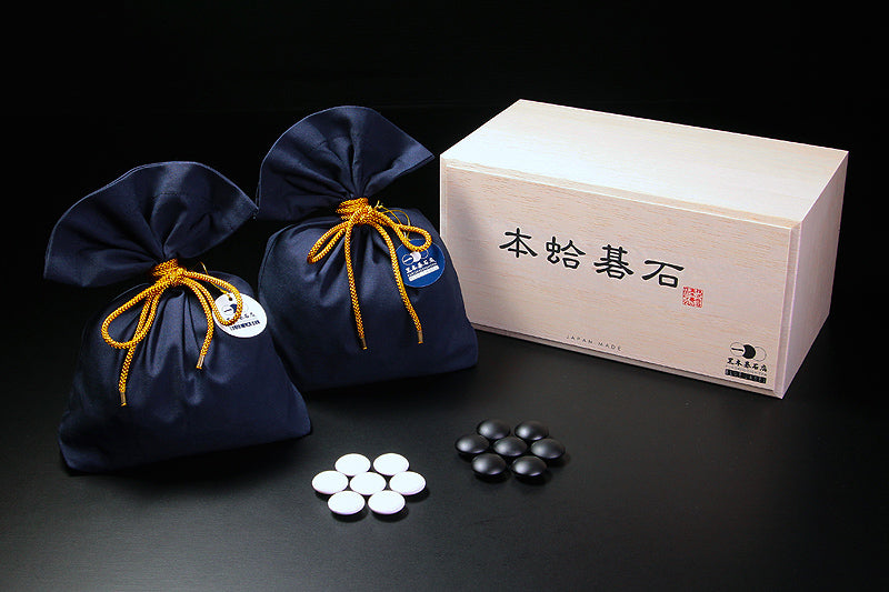 Manager's Recommended 3-Piece Go Set - ① 【Our No.1 best-selling Clamshell Go Stones Blue Label Size 30, Shin-Kaya (Spruce wood) table Go board and "Sakura / Cherry Tree" Go bowls】