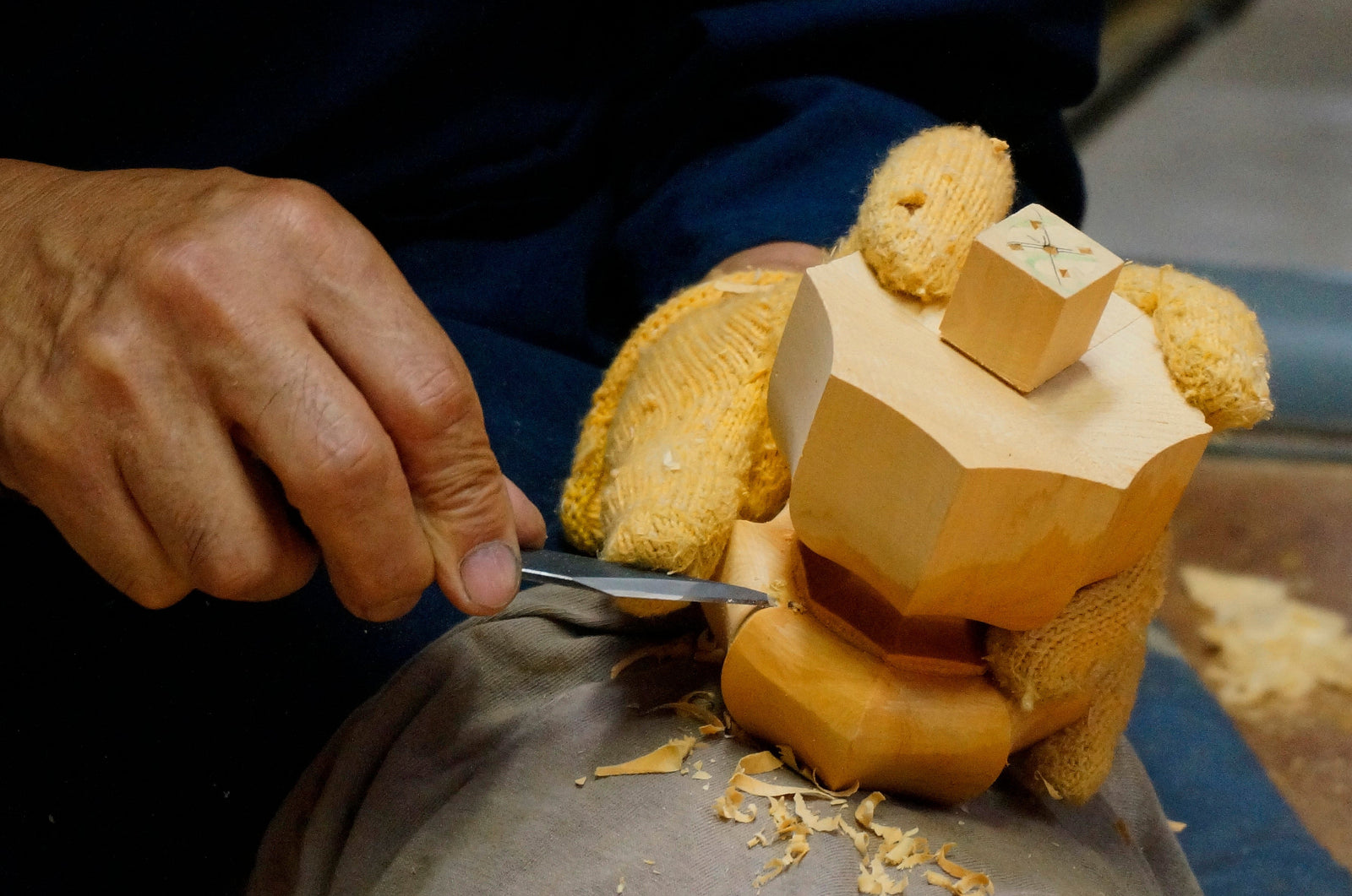 盤師 三輪京司製作 日本産本榧卓上碁盤 木裏 2.0寸 No.78041