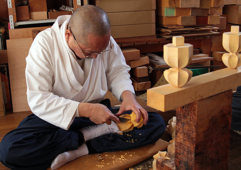 Board craftsman Mr. Torayoshi YOSHIDA made Japan grown kaya Shogi